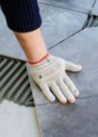 Pressing floor tiles into adhesive bed